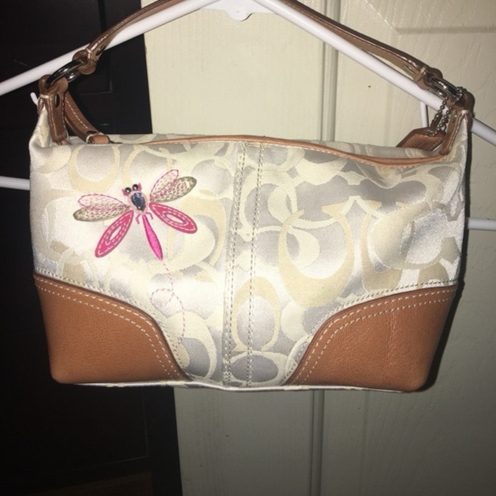 ISO DragonFly Coach Shoulder bag! Not for sale!! Searching for it!!